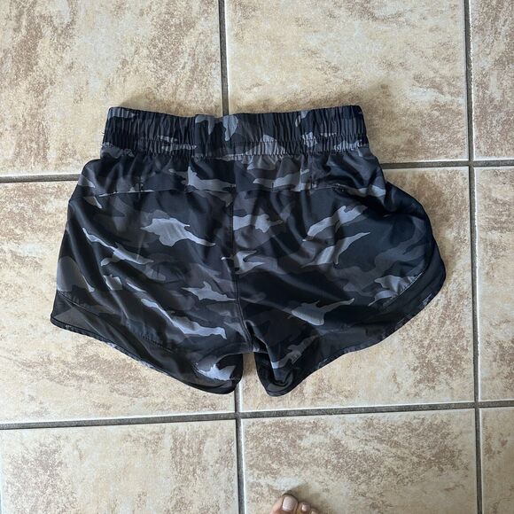 Athleta Printed Mesh Racer Run Short 4” XXSMALL Black Camo Pocket Built-in Brief - Picture 8 of 12